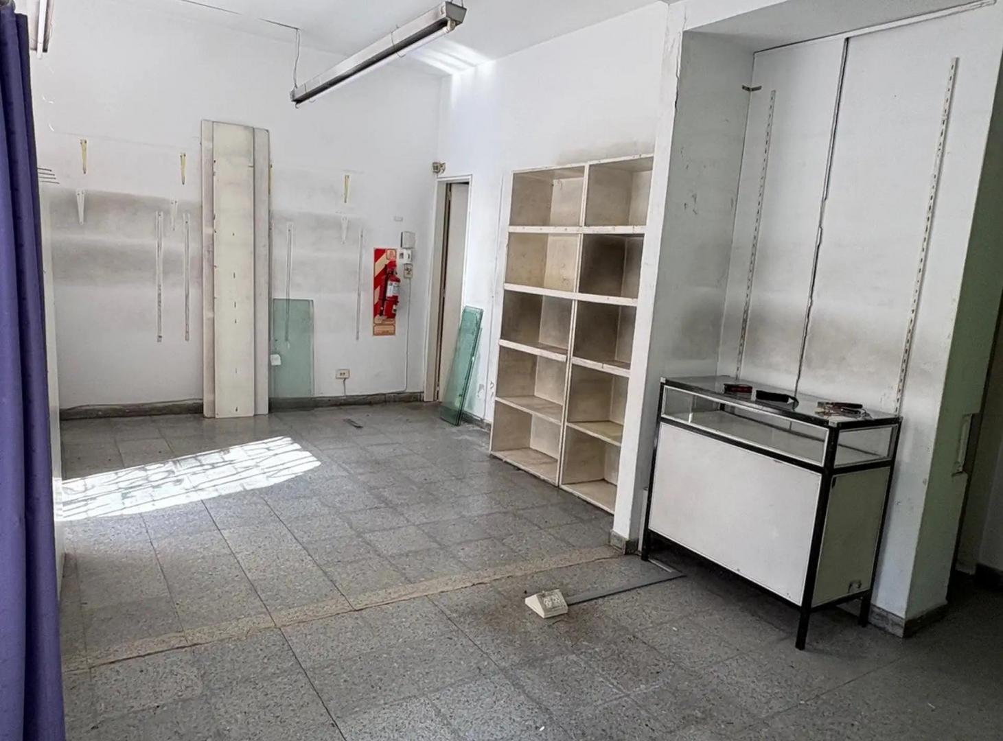 Foto de Alquiler. Local 45m2. Belgrano R. 2baños. Doble frente. Incluye, imagen 4