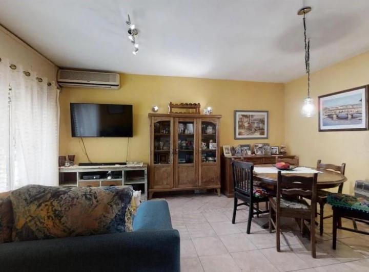 Foto de Casa en Venta de Cuatro Ambientes en Banfield, imagen 1