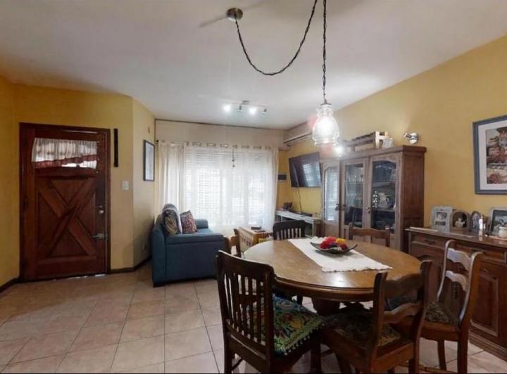 Foto de Casa en Venta de Cuatro Ambientes en Banfield, imagen 3