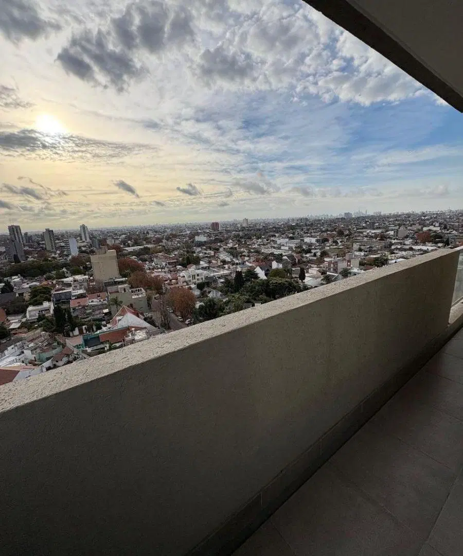 Alquiler excelente departamento en Lanus Este. 5