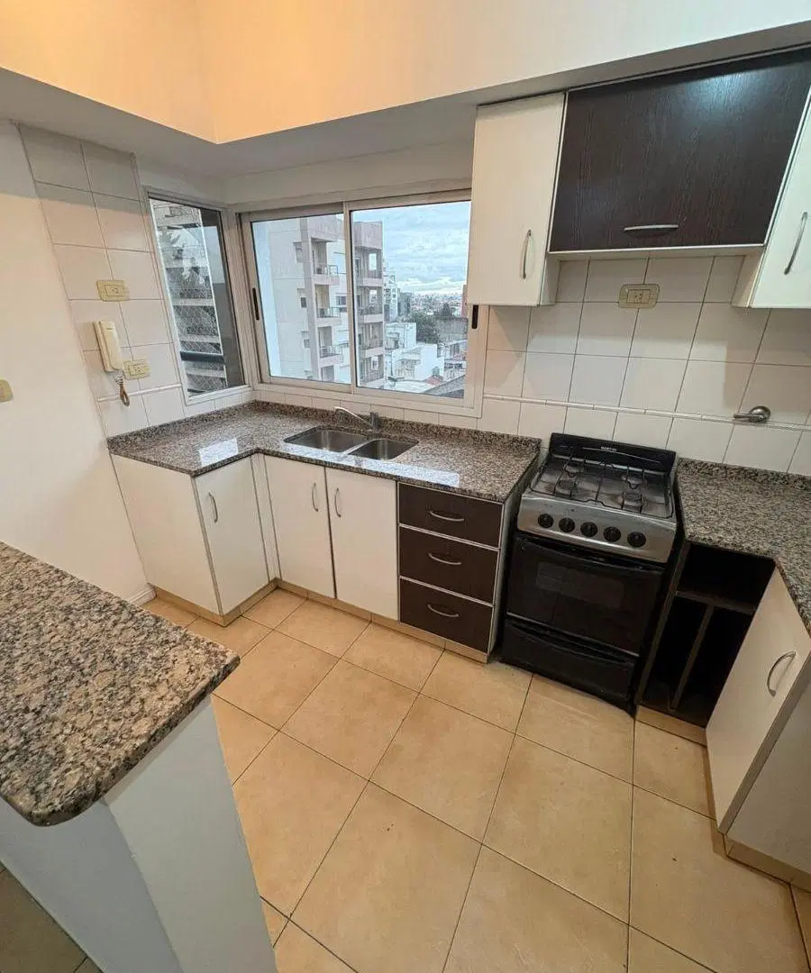 Departamento de 46 m2 con 1 dormitorio en alquiler en Lanús Oeste 1