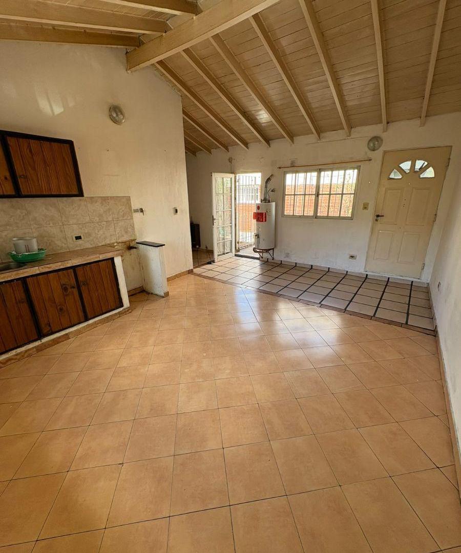Foto de PH de 45 m² con 1 dormitorio en alquiler en Remedios de Escalada, imagen 1