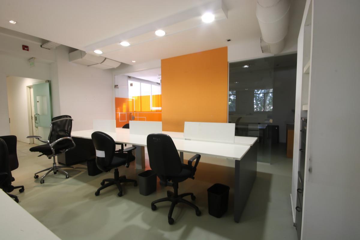 Edificio de Oficinas Plug And Play And Play 1