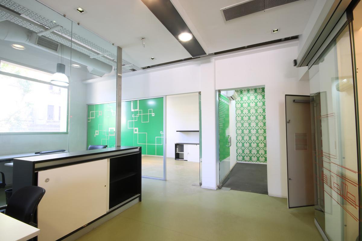 Edificio de Oficinas Plug And Play And Play 5