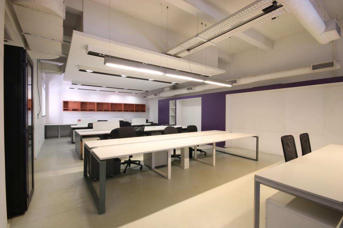 Edificio de Oficinas Plug And Play And Play 4