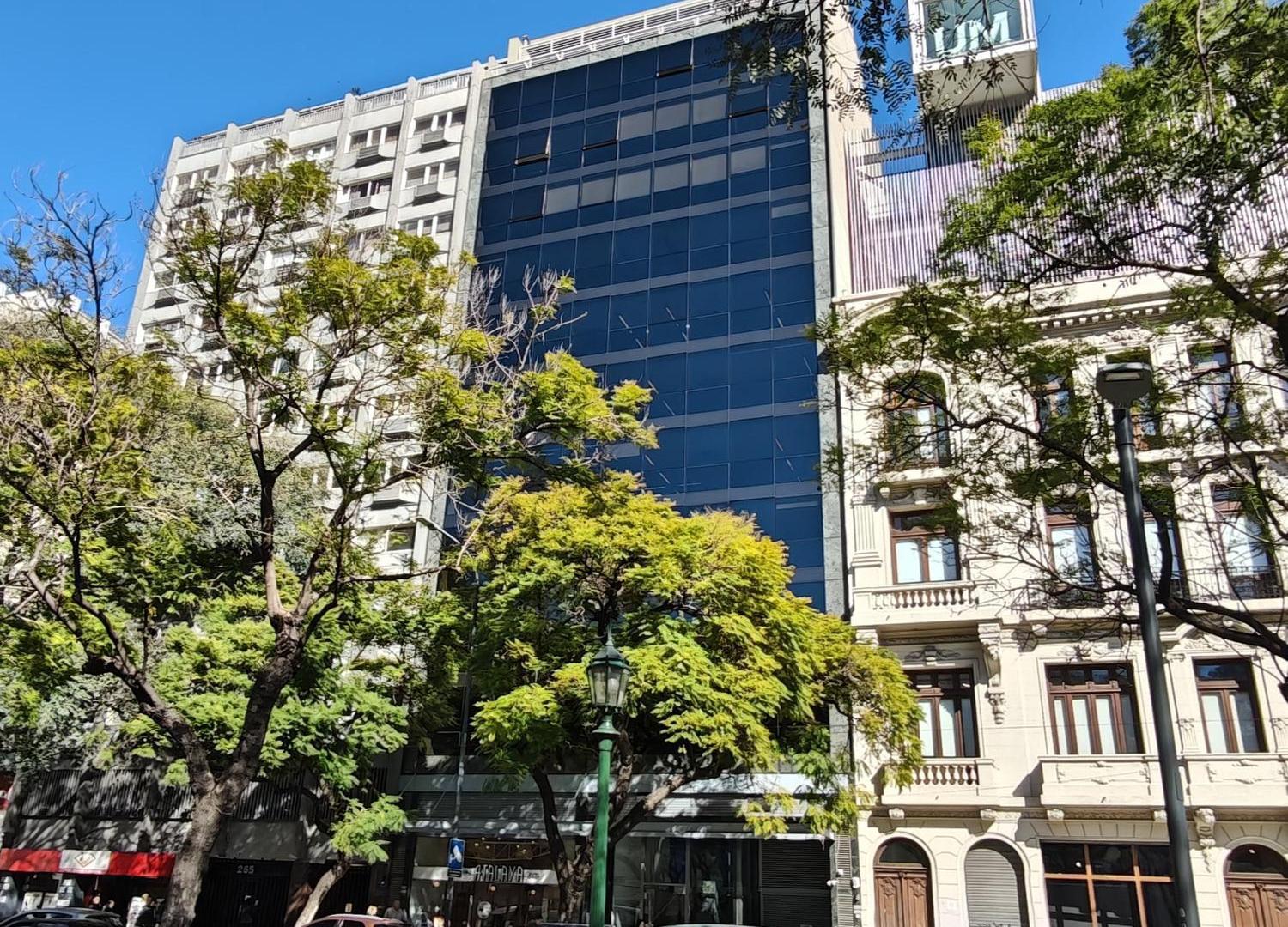 Oficina en planta libre sobre Av 9 de Julio