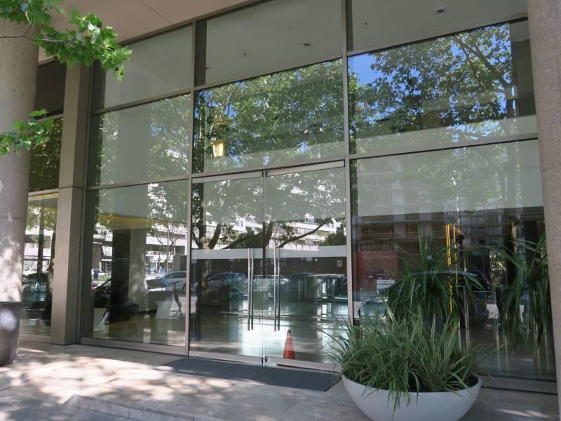 Oficina en alquiler en Puerto Madero en edificio de categoría