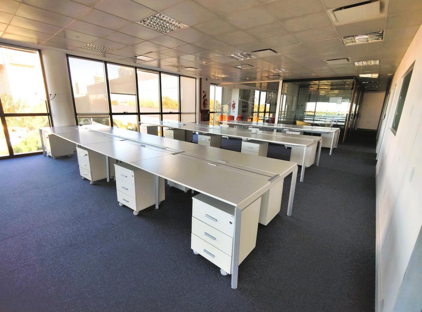 Oportunidad Oficina en alquiler lista para entrar con vista