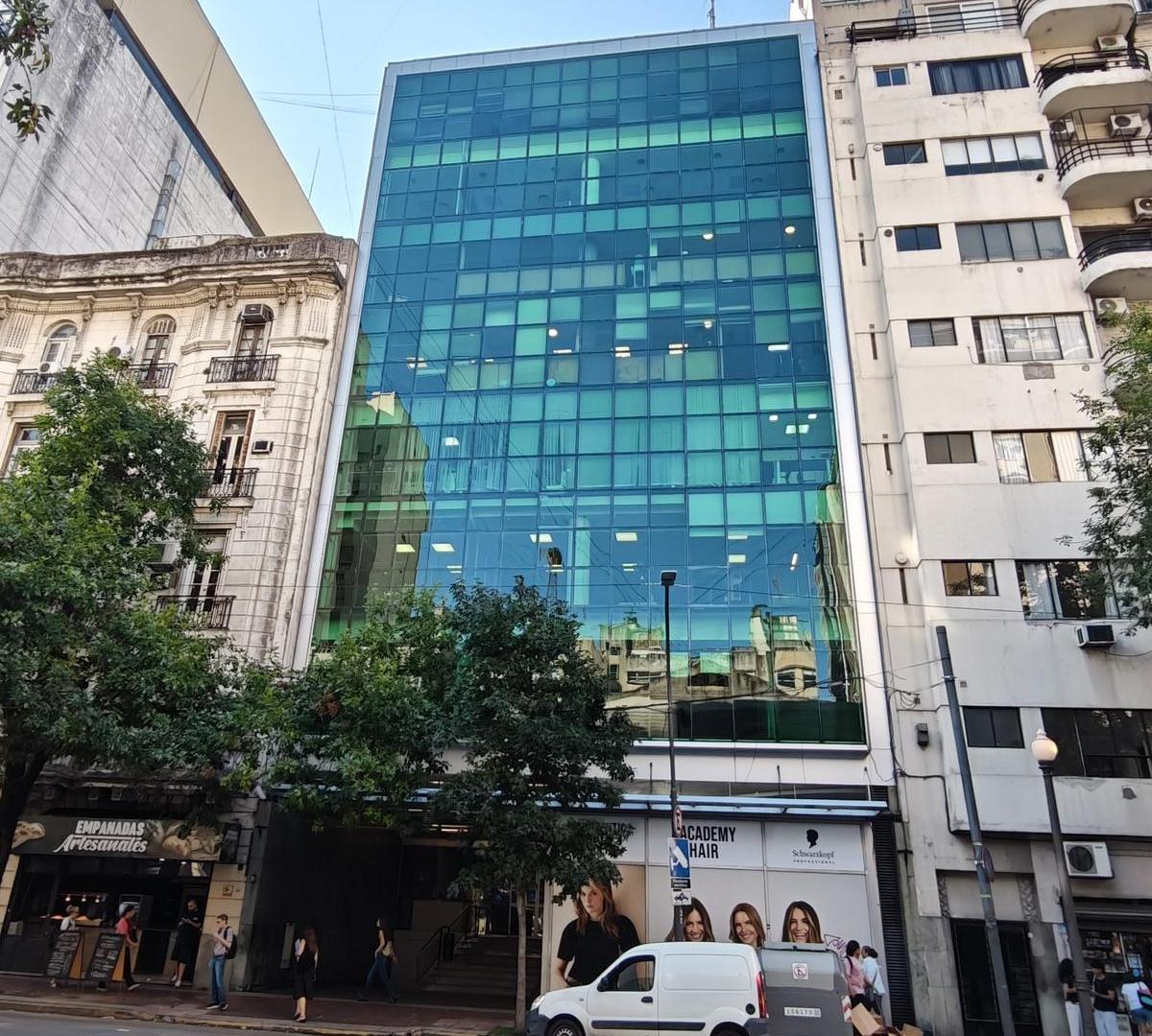 Oficinas en alquiler, planta libre con divisiones, próximas a Av 9 de Julio