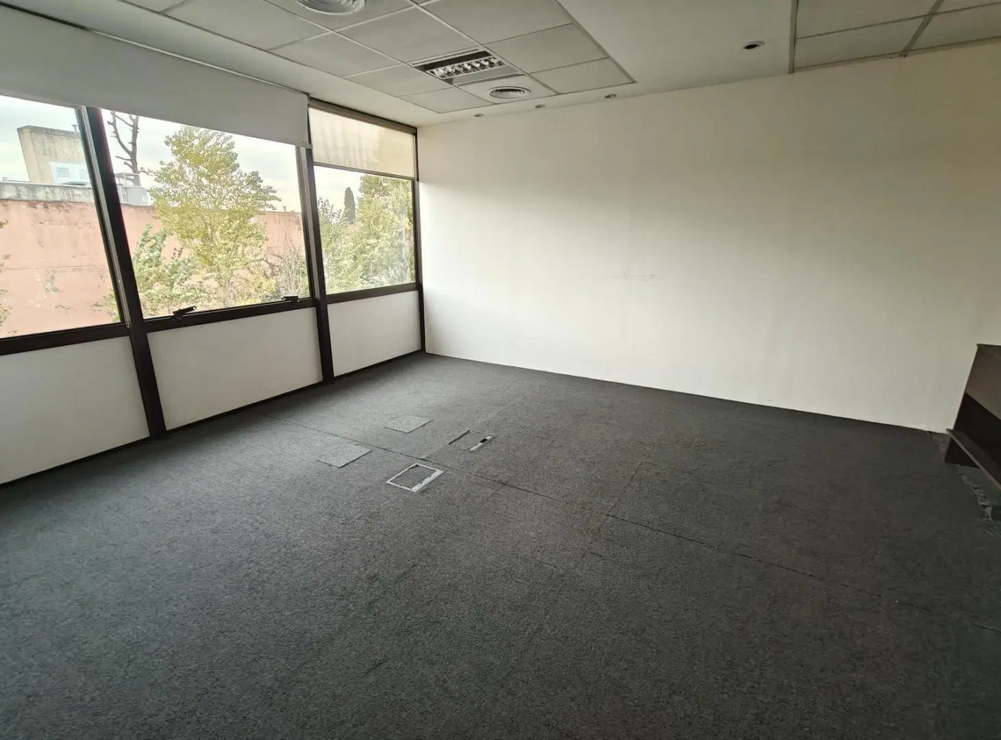 Oficina en alquiler lista para entrar de 220 m², con 4 cocheras, ubicada en el complejo de oficinas 3