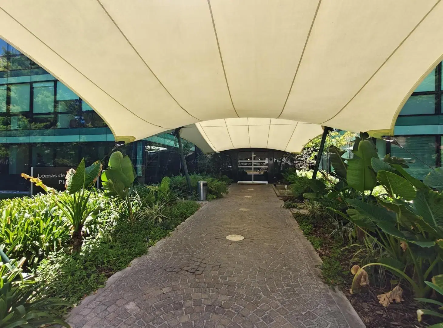 Oficina en alquiler lista para entrar de 220 m², con 4 cocheras, ubicada en el complejo de oficinas 2