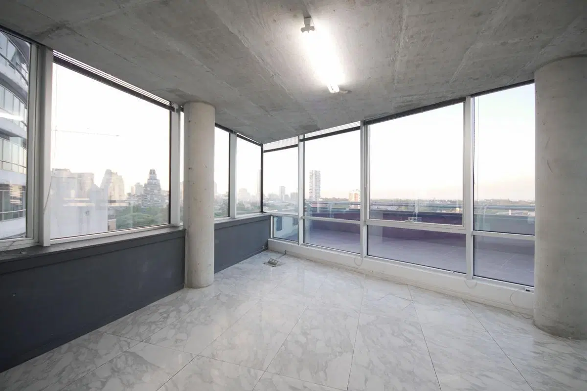 Oficina lista para entrar con terraza y vista al rio en  Palermo 2