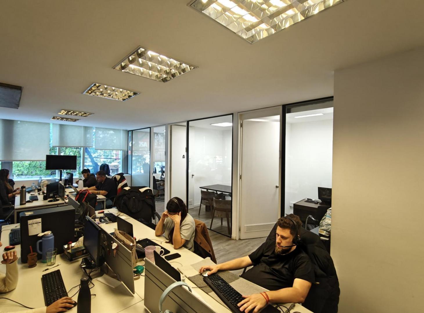 Foto de Oficina en alquiler lista para entrar sobre Av del Libertador, imagen 4