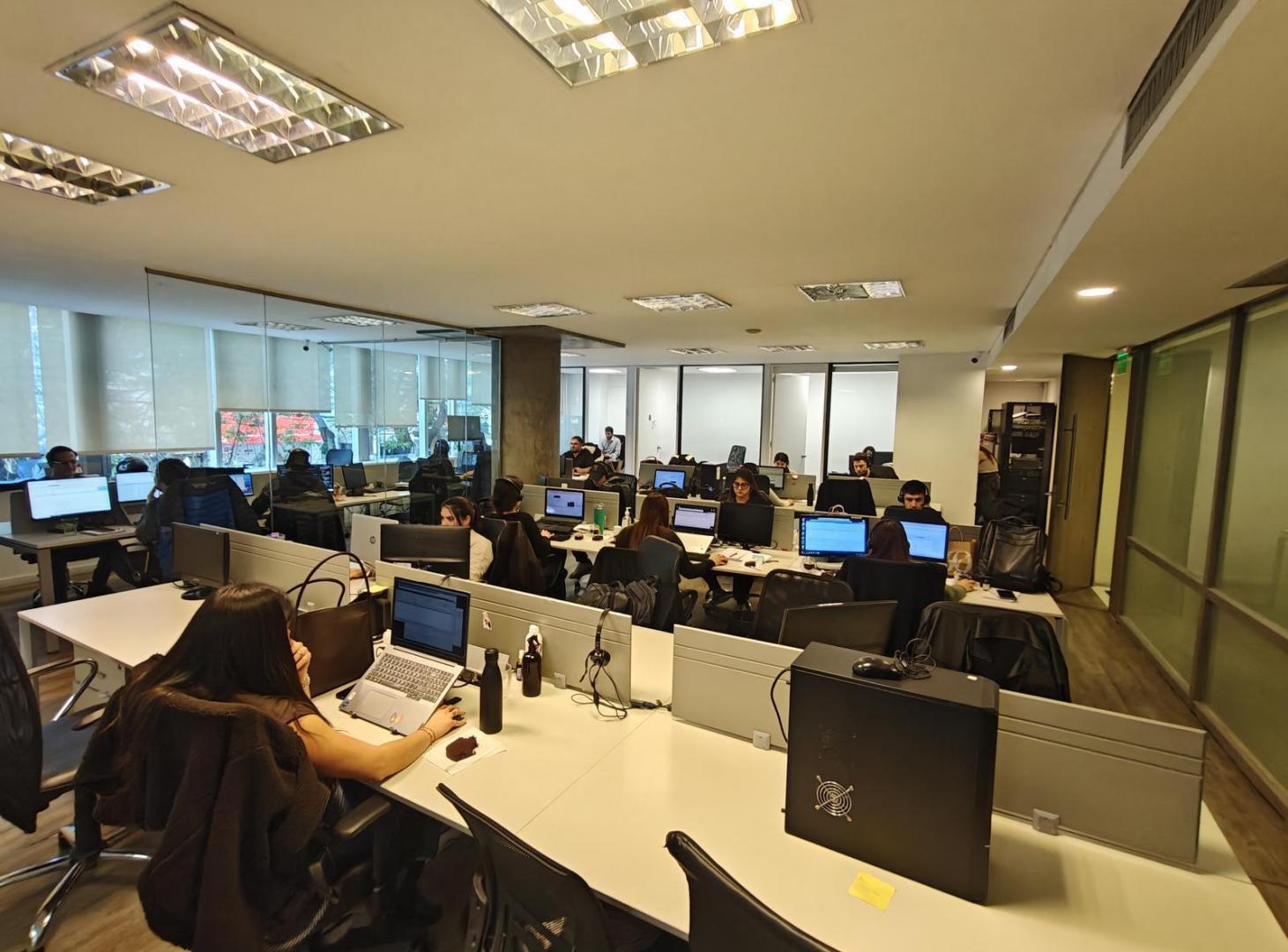 Foto de Oficina en alquiler lista para entrar sobre Av del Libertador, imagen 3