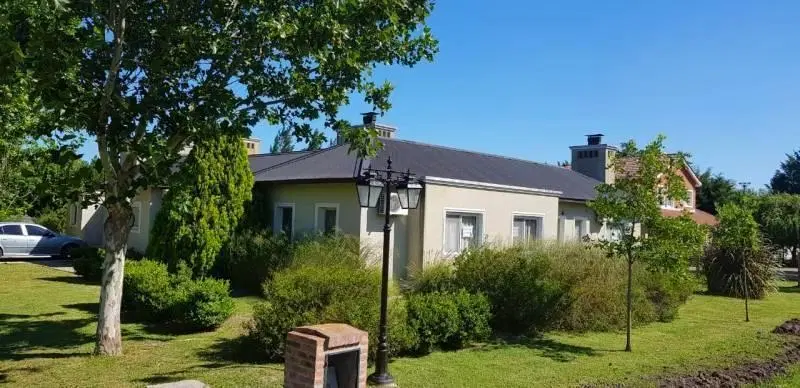 ALQUILER-Haras del sur-Casa 5amb.Muy linda!! Pileta-Parrilla-231m2-Terreno 1588m2 2