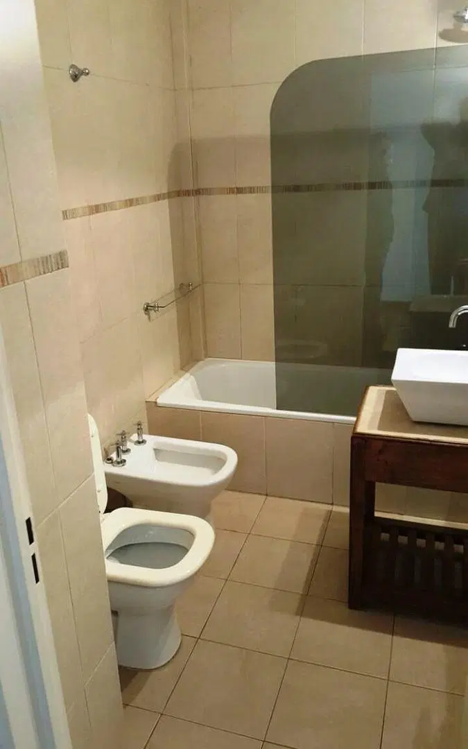 Martinez-Av.S.Fe y Stgo.del Estero-1 1/2 amb-c/balcon-Impecable-pisos madera-42m2 7