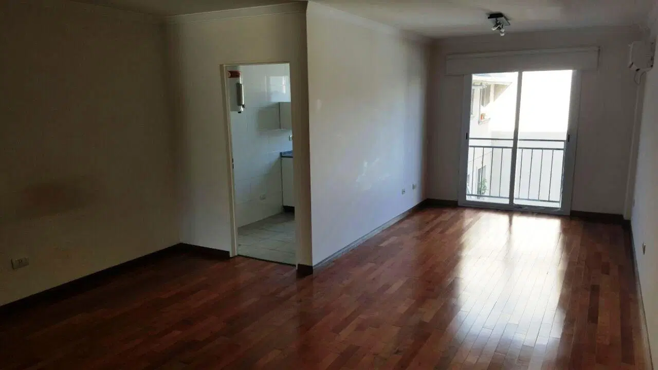 Martinez-Av.S.Fe y Stgo.del Estero-1 1/2 amb-c/balcon-Impecable-pisos madera-42m2 2