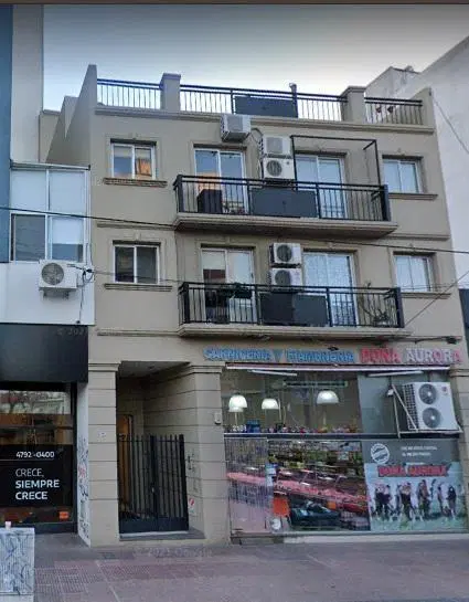 Martinez-Av.S.Fe y Stgo.del Estero-1 1/2 amb-c/balcon-Impecable-pisos madera-42m2 3