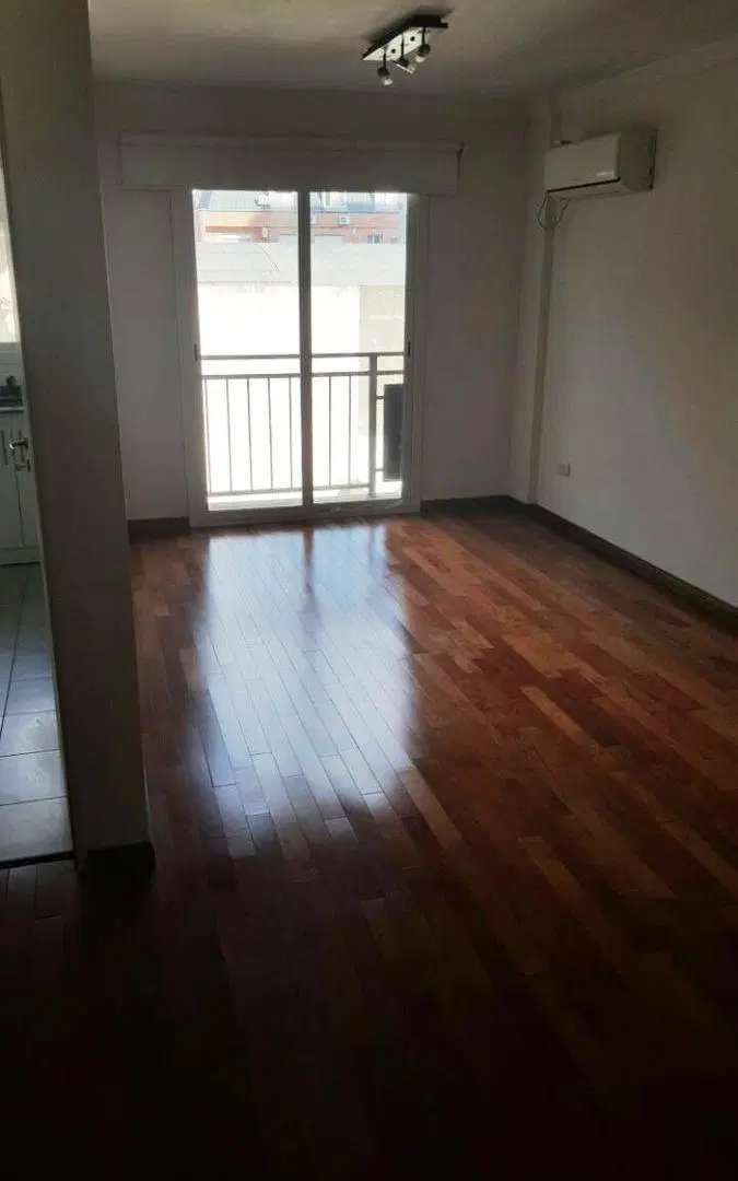 Martinez-Av.S.Fe y Stgo.del Estero-1 1/2 amb-c/balcon-Impecable-pisos madera-42m2 5