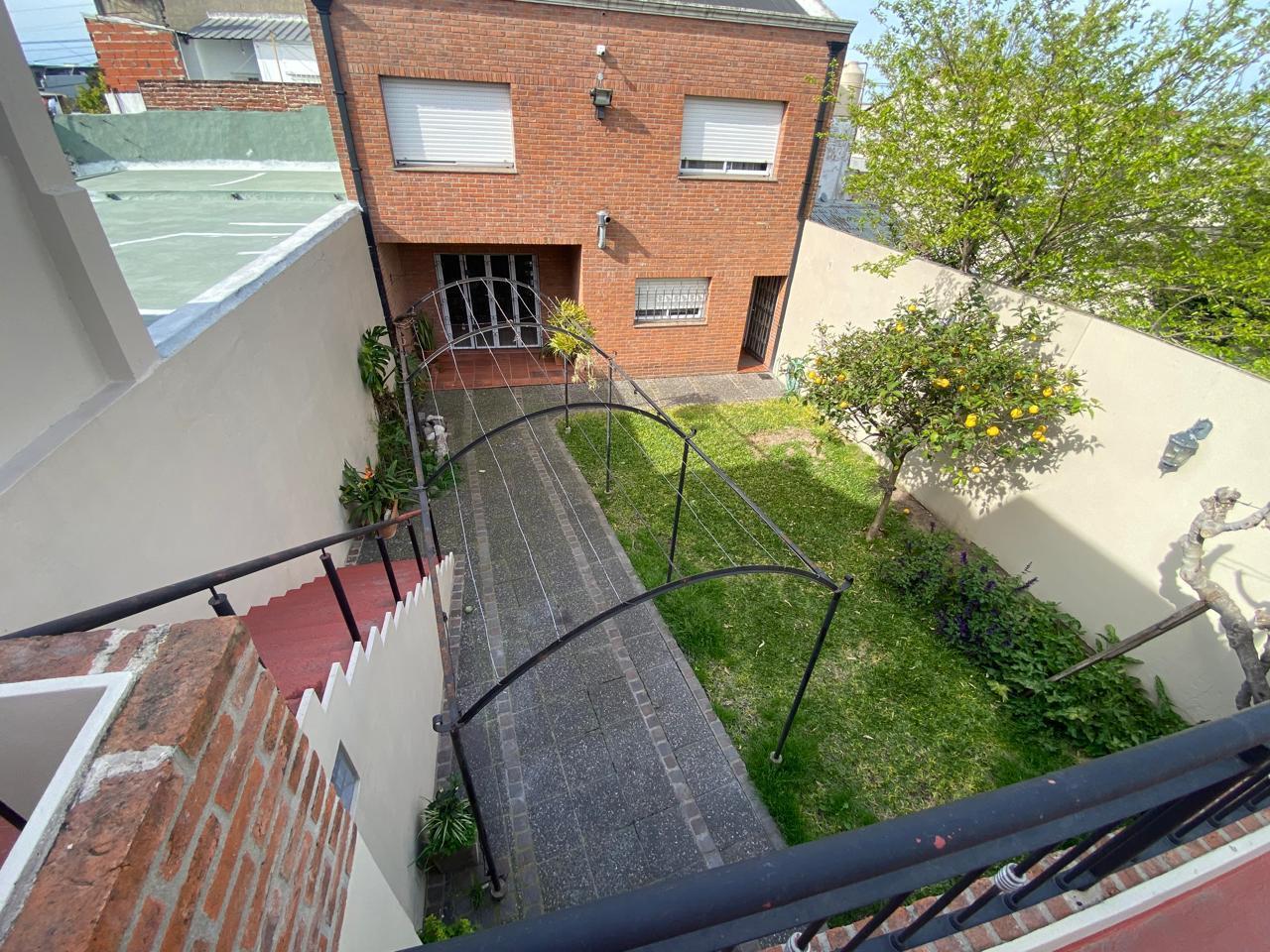 Foto de Hermosa casa-Venta-Lanús O-6amb-2plantas-coch-quincho-parrilla-lavad.-jd, imagen 5