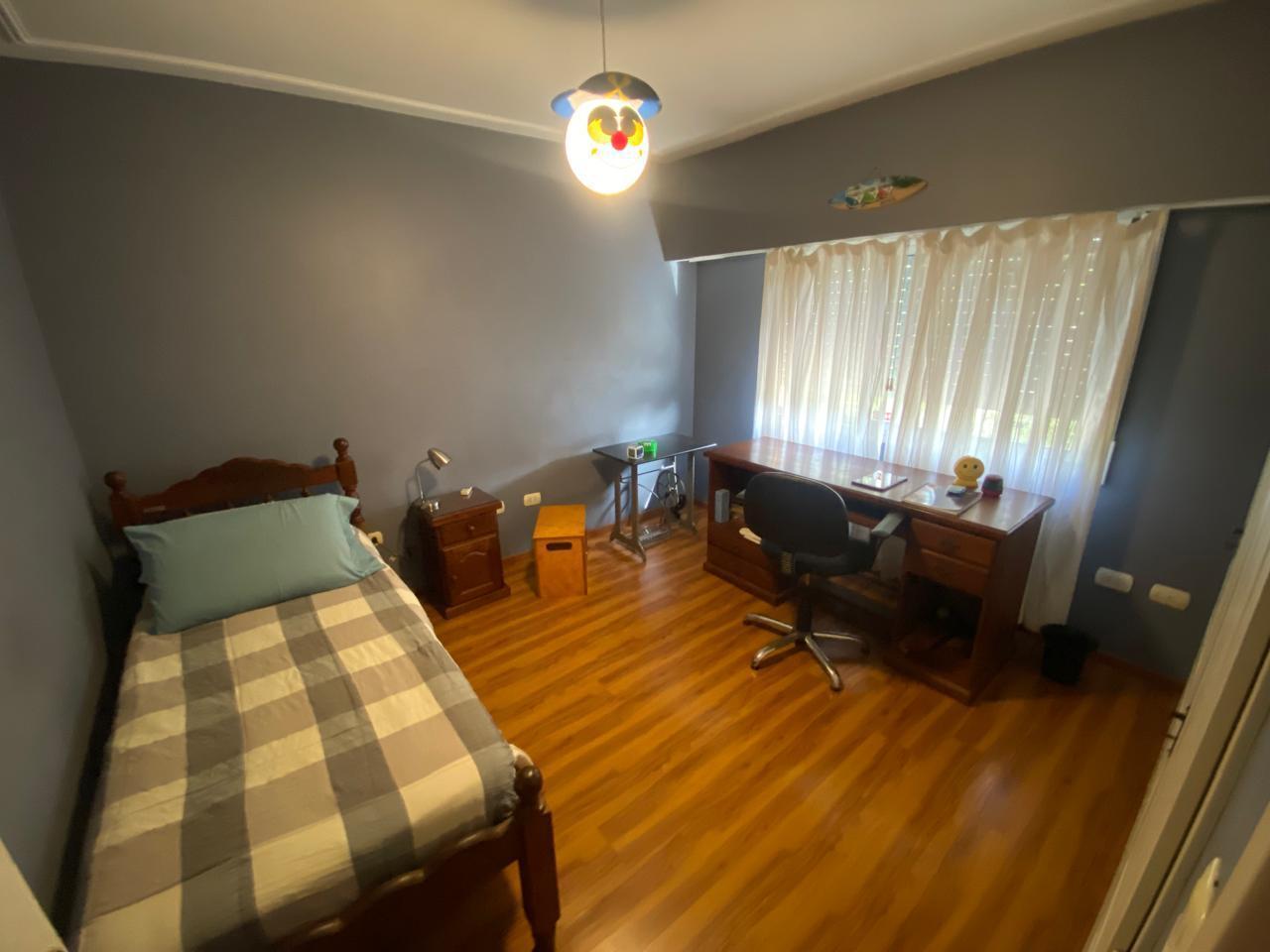 Foto de Hermosa casa-Venta-Lanús O-6amb-2plantas-coch-quincho-parrilla-lavad.-jd, imagen 3