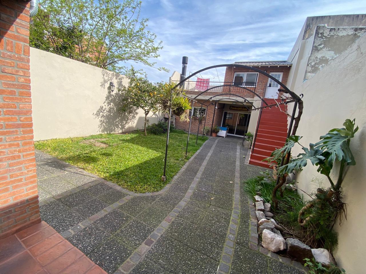 Foto de Hermosa casa-Venta-Lanús O-6amb-2plantas-coch-quincho-parrilla-lavad.-jd, imagen 1