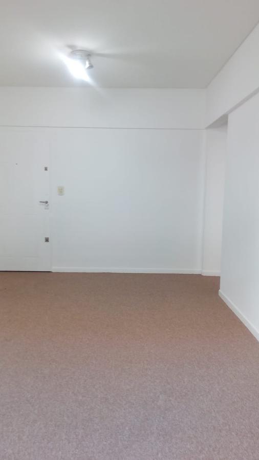 Foto de Alquiler-Centro-Av.Belgrano y Chacabuco-2 amb. balcon al, imagen 3