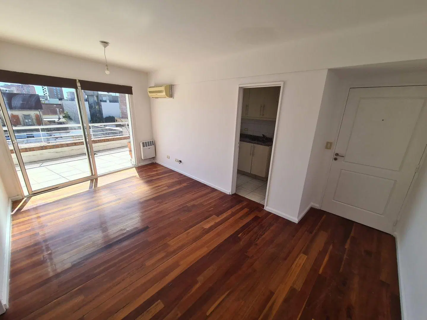 Alquiler depto 2 amb con cochera y balcon aterrazado san isidro 3