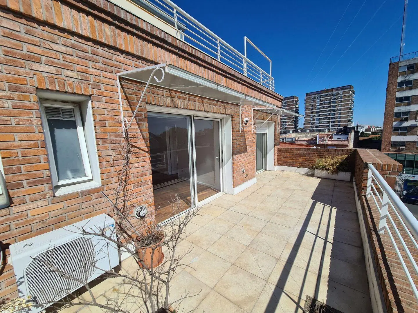 Alquiler depto 2 amb con cochera y balcon aterrazado san isidro 4