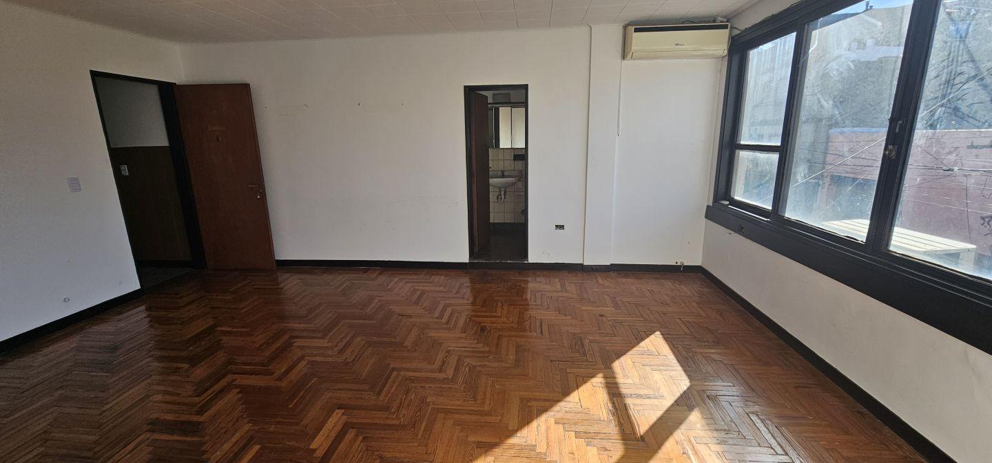 Foto de Alquiler de Oficina 5 Ambientes en Munro, imagen 2
