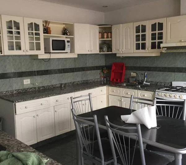 EXCELENTE CASA EN ALQUILER 2 PLANTAS CON TERRAZA IMPECABLE 3