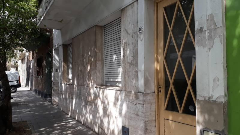 PH CASA DE 200MTS CON PATIO Y JARDIN 4 AMBIENTES SIN EXPENSAS