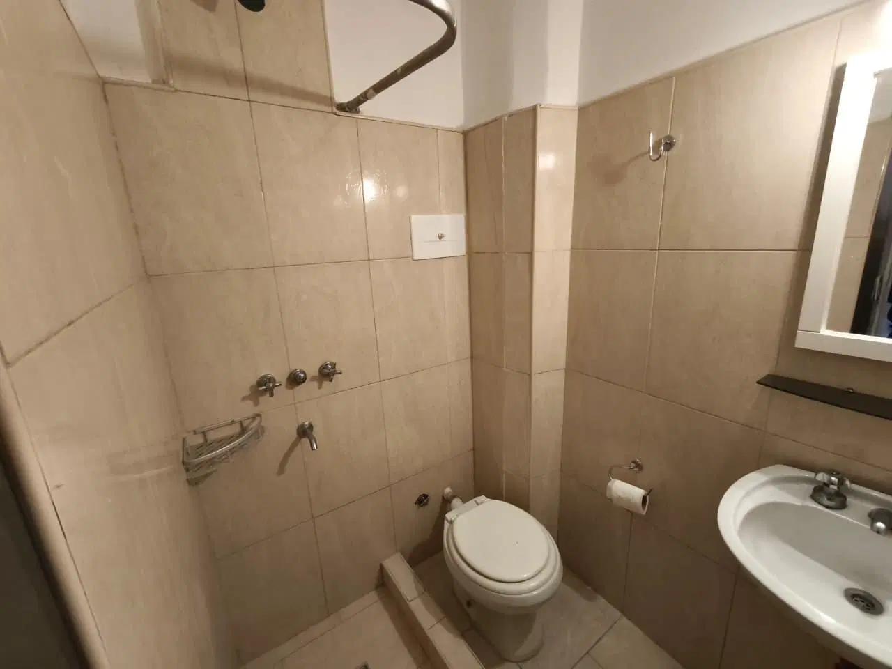 VENTA Excelente monoambiente en Once 3