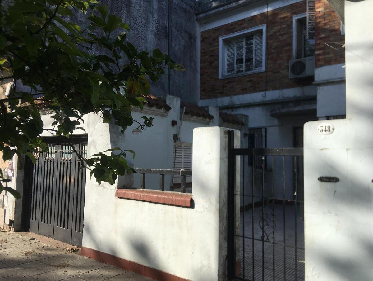 Medina 348, Caba/ Casa 4 Ambientes 220 M²/ Garage/patio/ 2 Baños/ U$s 200.000 1