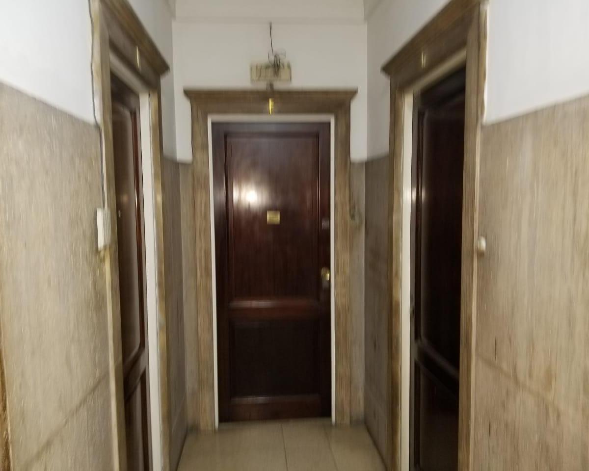 Av Pres. Roque Sáenz Peña 720 /6 Ambientes/ 3 Baños/ Cocina/ 110 M²/ U$s 290.000 1