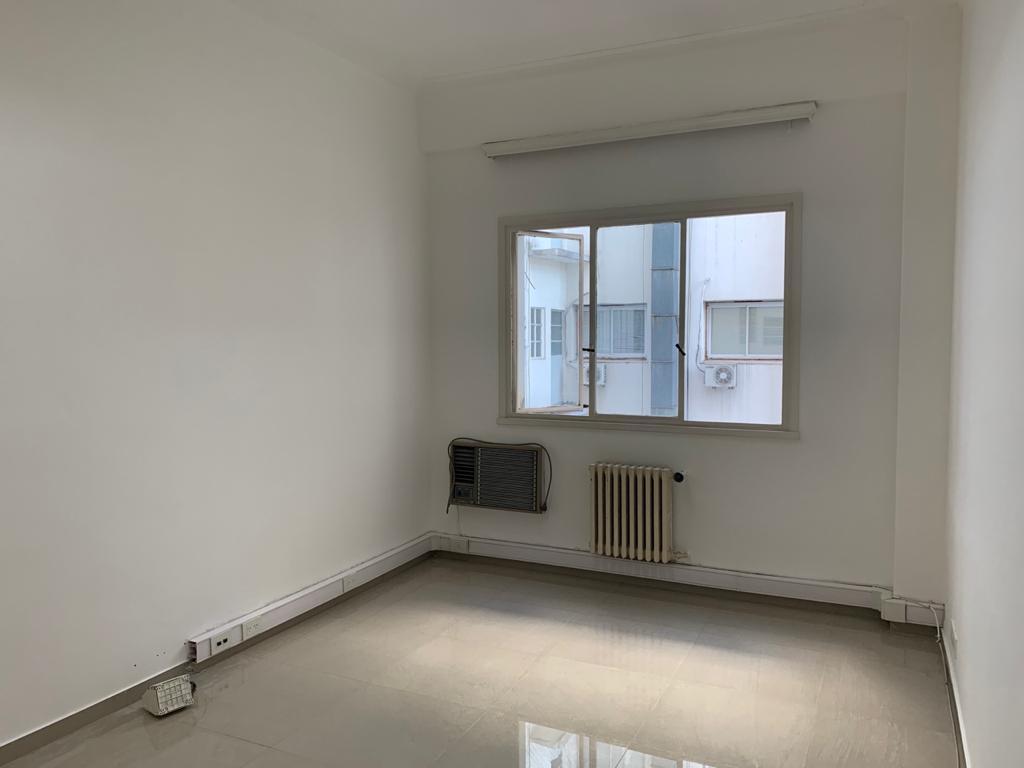 Av Pres. Roque Sáenz Peña 720 /6 Ambientes/ 3 Baños/ Cocina/ 110 M²/ U$s 290.000 1