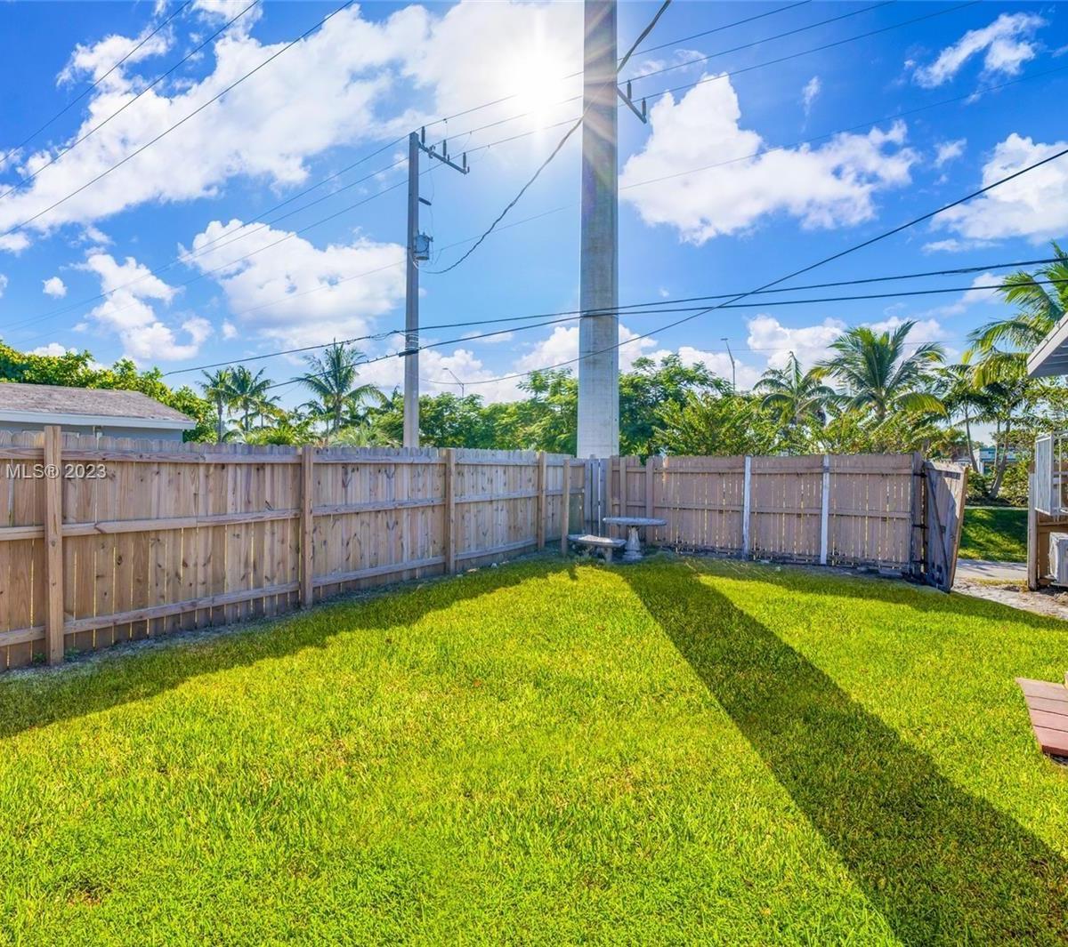 Hollywood / 8% Retorno / Multi - Family 3 Dtos Alquilados $4.900 / U$s 499.000 5
