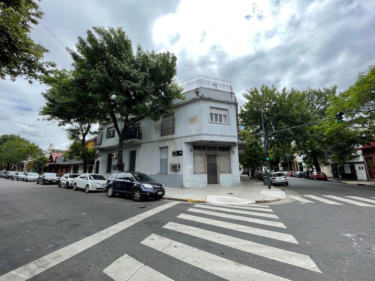 Balbastro 1100, CABA / PH 5 ambientes / 2 baños / patio y terraza / u$s 140.000 de 170M2