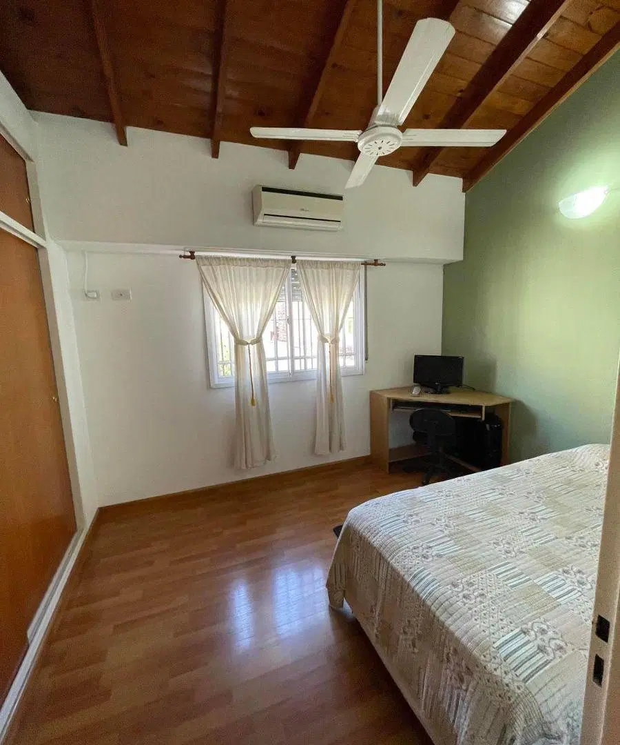 Fischetti 4100, Caseros /Duplex 4 ambientes /fondo/ 2 baños / Excel estado / u$s 150.000 2