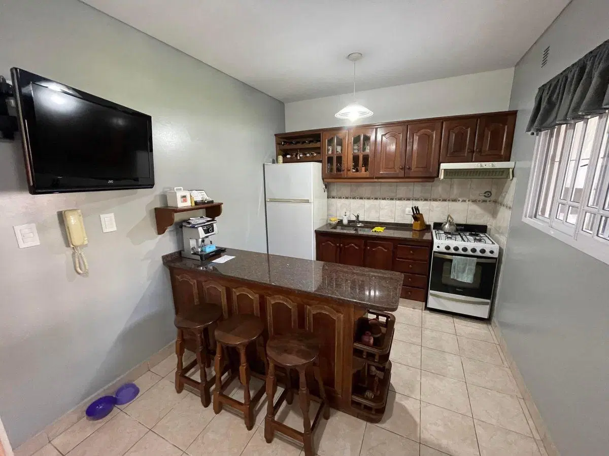 Fischetti 4100, Caseros /Duplex 4 ambientes /fondo/ 2 baños / Excel estado / u$s 150.000 5