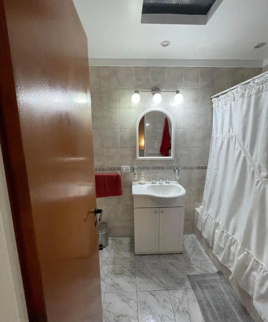 Fischetti 4100, Caseros /Duplex 4 ambientes /fondo/ 2 baños / Excel estado / u$s 150.000 3