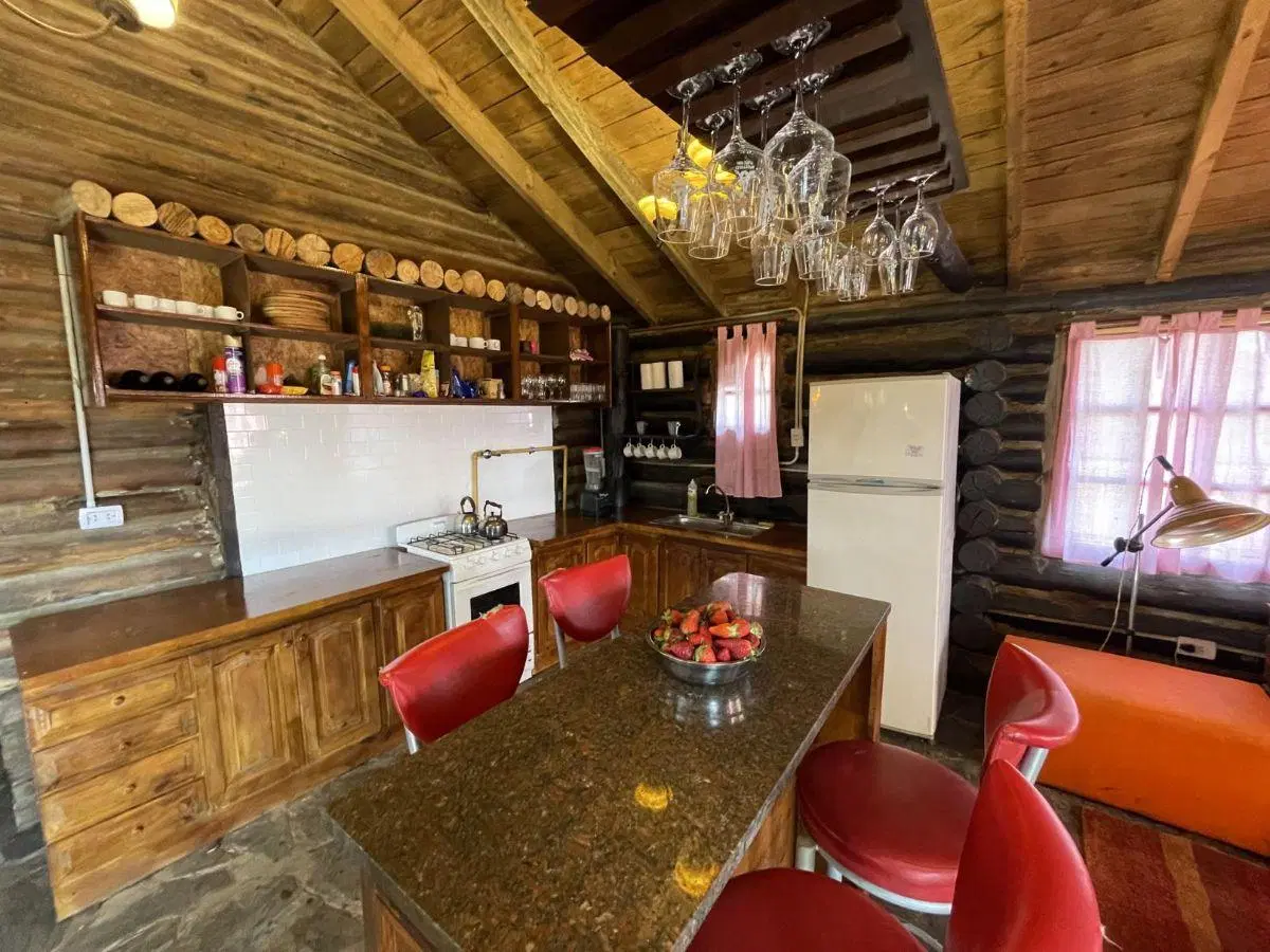 Alquiler casa quinta 4 ambientes pileta parrilla 3 baños 2 garages $1.300.000 por mes. 8
