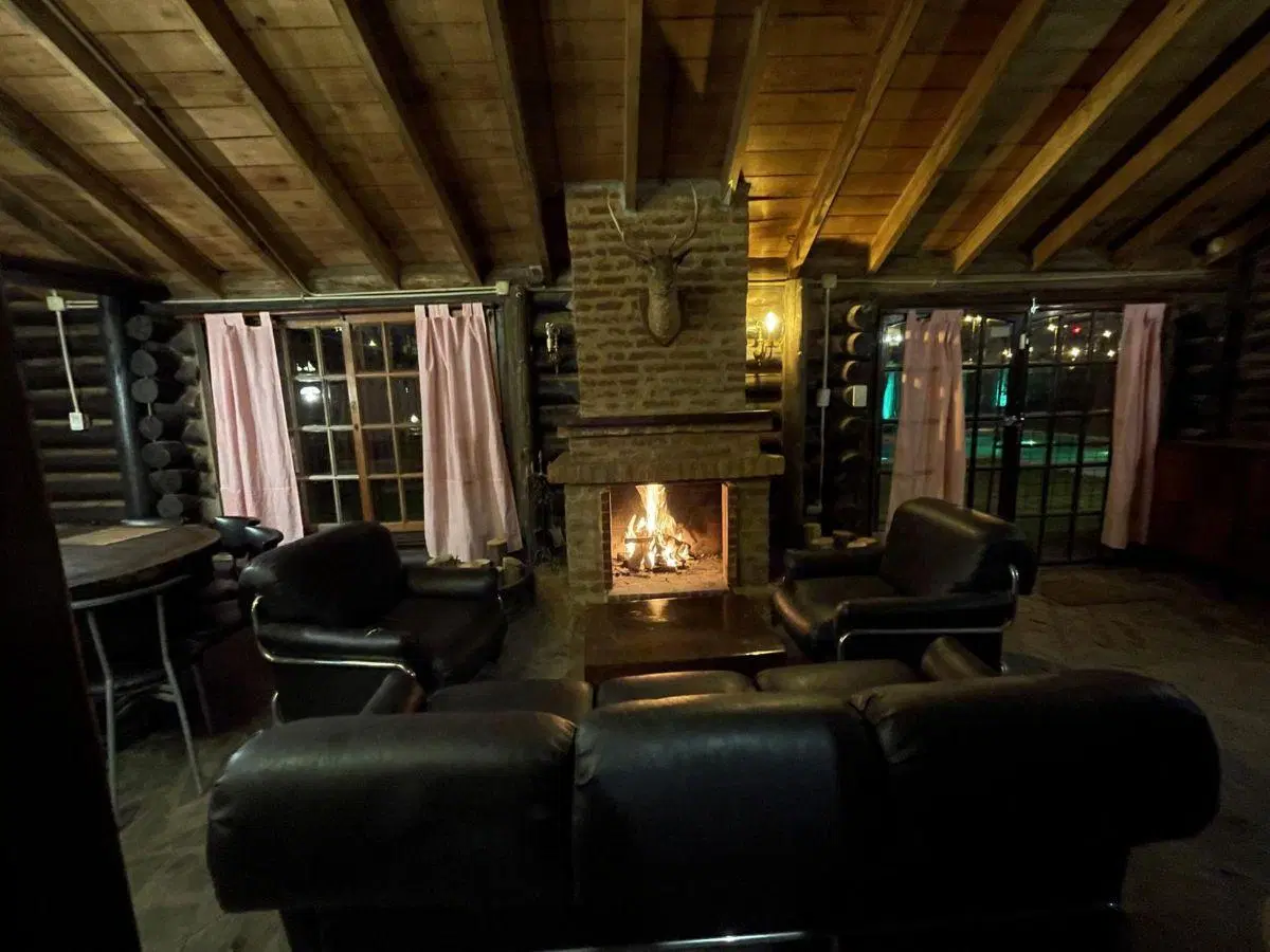 Alquiler casa quinta 4 ambientes pileta parrilla 3 baños 2 garages $1.300.000 por mes. 1