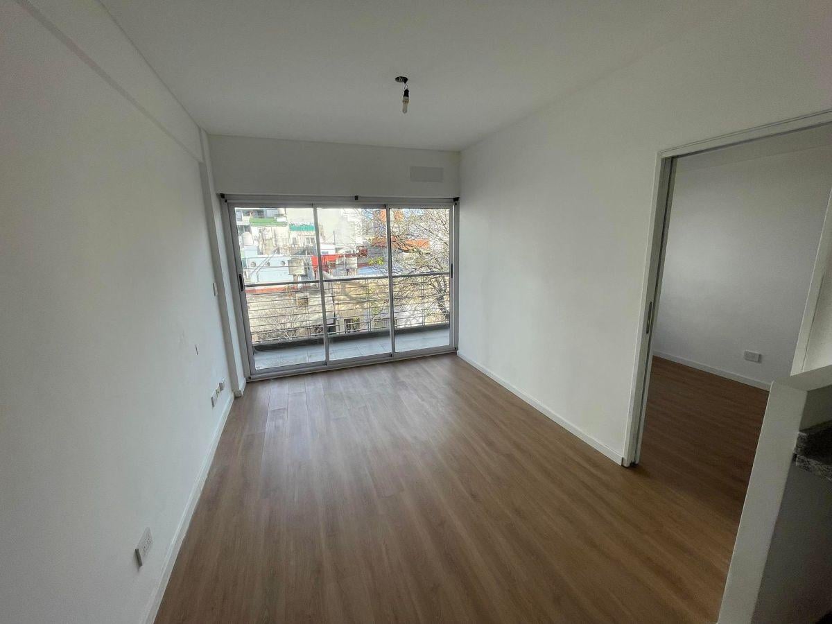 Foto de Alquiler departamento 2 ambientes / Camarones 2015, CABA/ Balcon a la, imagen 2