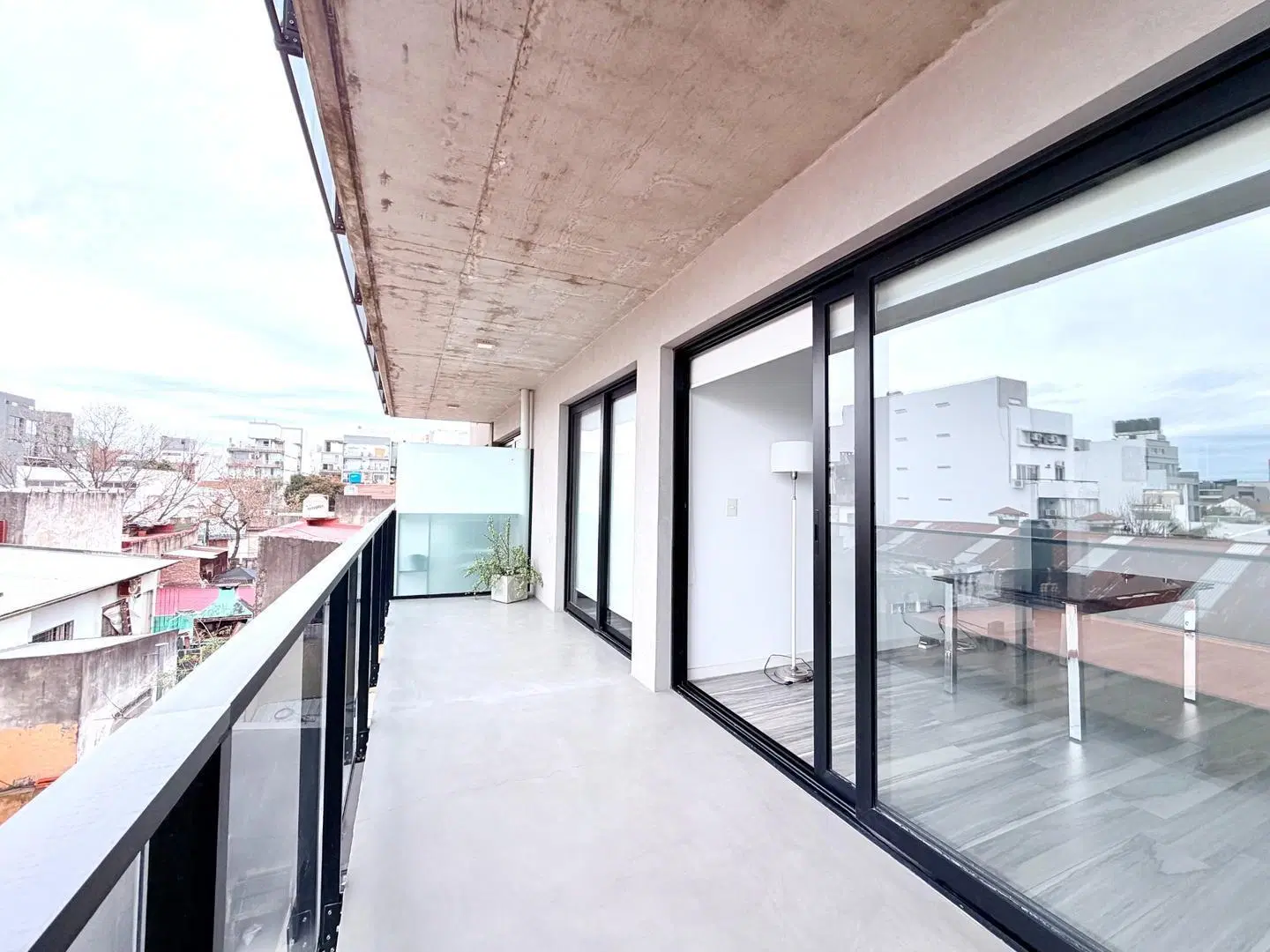 Departamento de 2 ambientes con balcón aterrazado y cochera 4