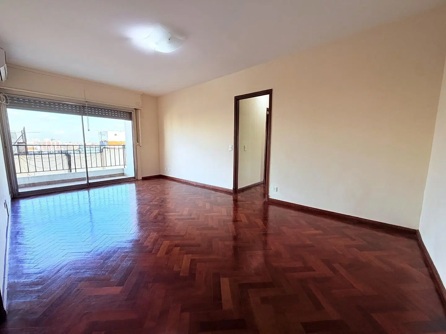 Departamento 4 ambientes con balcon y cochera 2