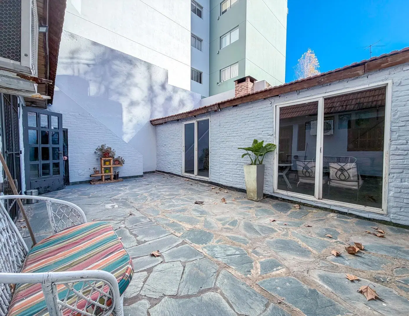 Casa 5 ambientes con cochera, patio y quincho 5