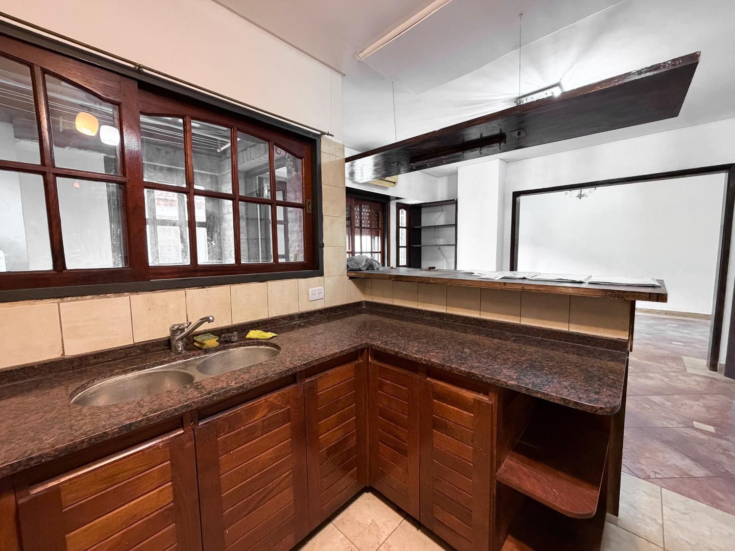Foto de CASA 5 AMBIENTES - USO PROFESIONAL Y/O COMERCIAL, imagen 3