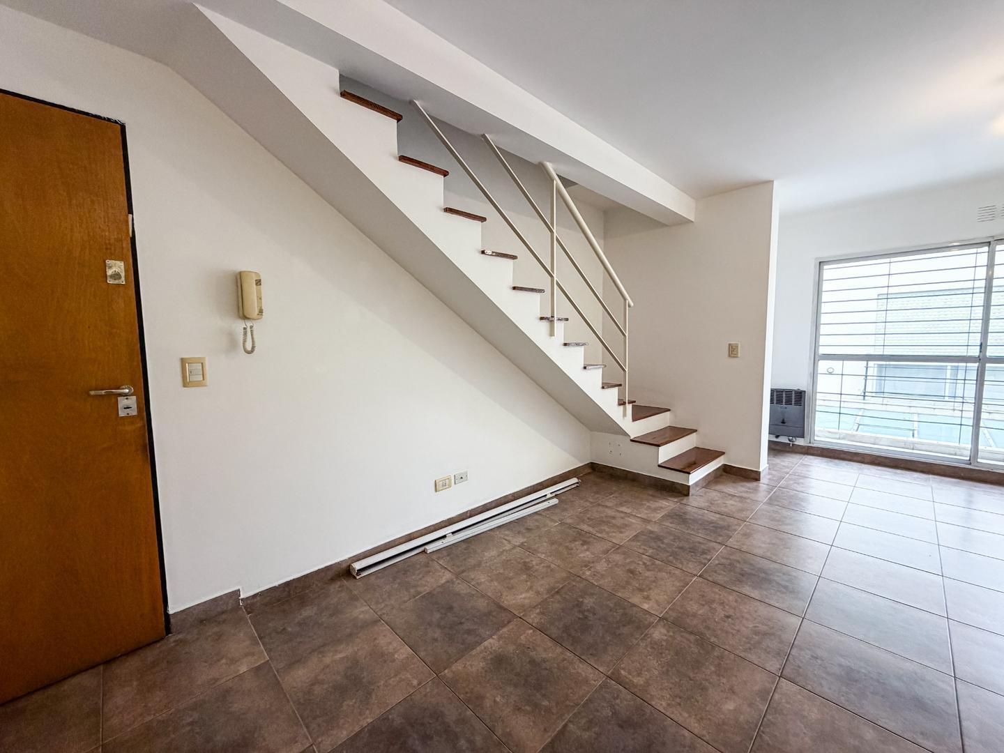 Foto de DEPARTAMENTO EN DUPLEX DE 2 AMBIENTES, imagen 2