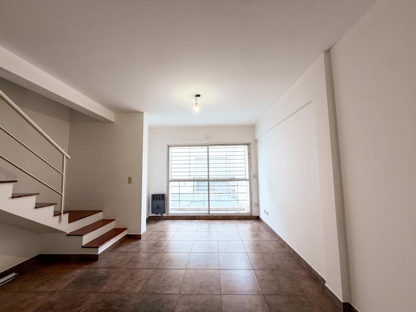 Foto de DEPARTAMENTO EN DUPLEX DE 2 AMBIENTES, imagen 4